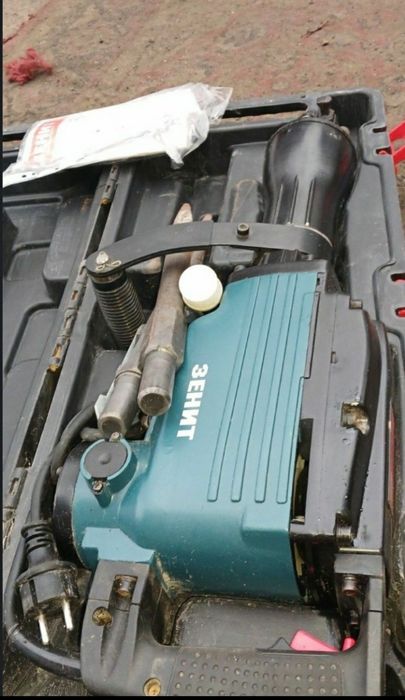 Отбойный молоток Зенит Новый большой в кейсе в комплекте с пиками