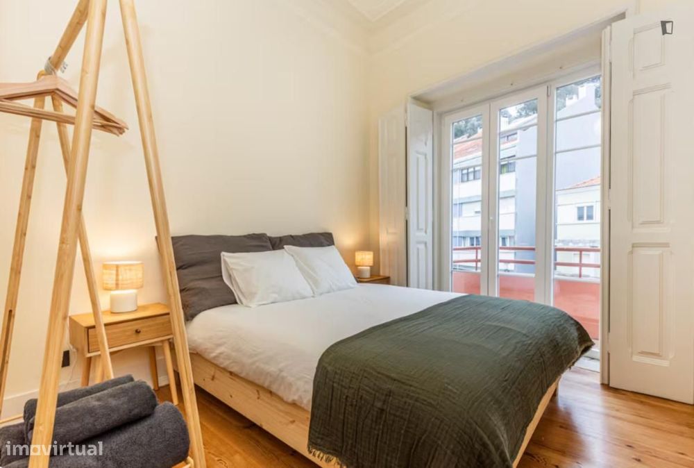 Apartamento com 4 quartos - localizado em Anjos Lisbon