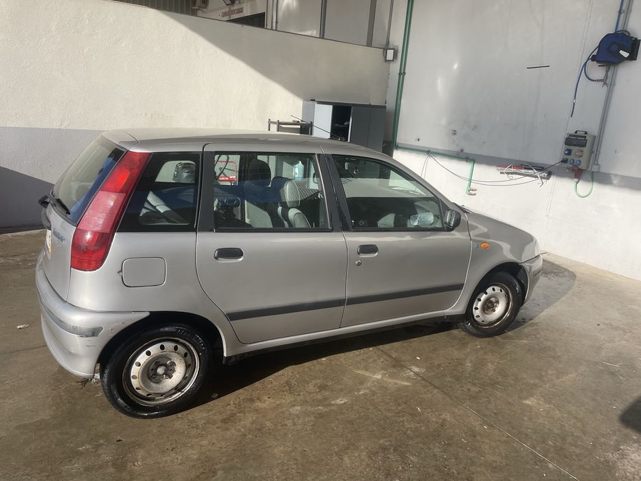 Fiat punto.. Ano 1996.. Inspecionado ate mes 9.. Contato: 910891926.453719756259338240