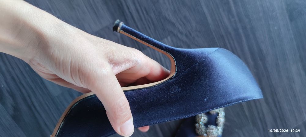 Manolo Blahnik Hangisi