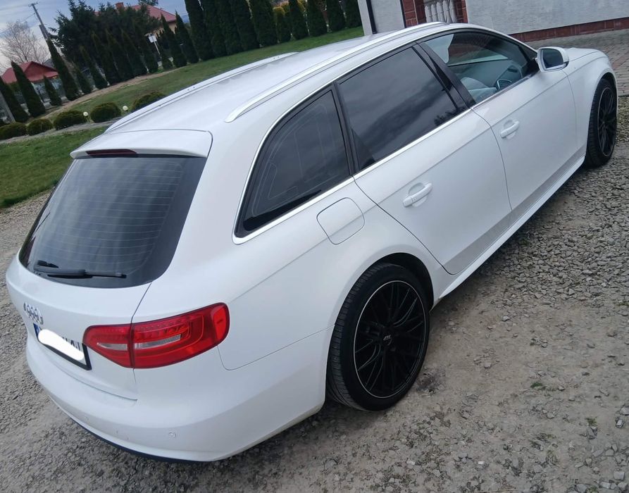 Białe Audi A4B8FL