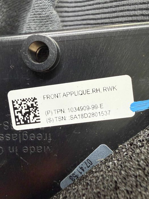 Форточка передня Tesla Model X молдинг крила трикутник Тесла ікс