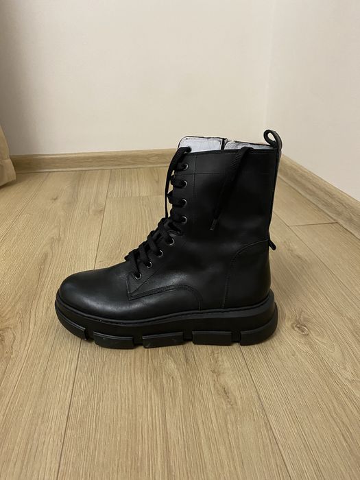 Черевики. Чоботи жіночі