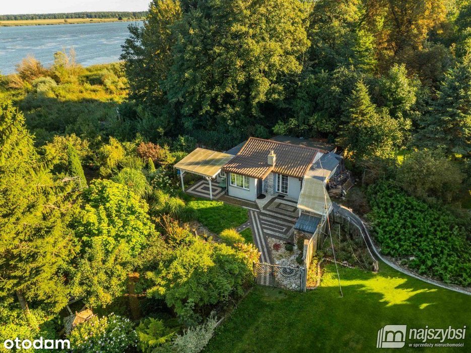 Uroczy dom całoroczny nad rzeką Dziwną