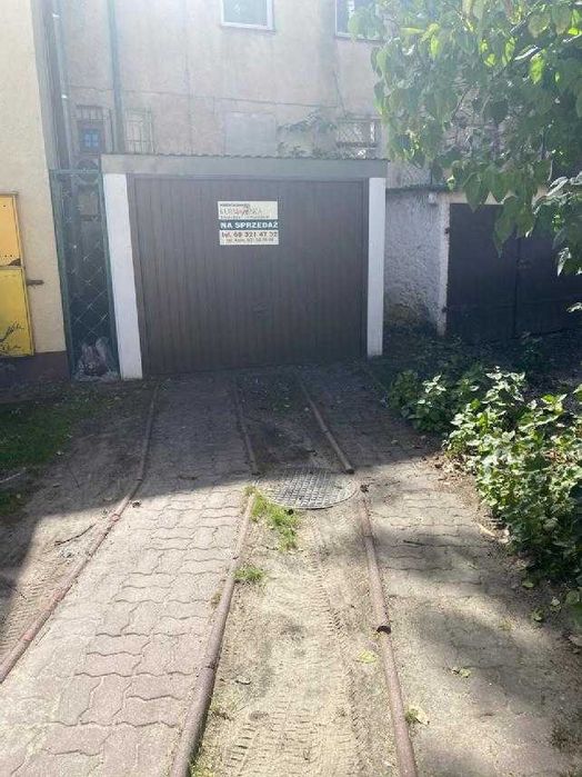 Duży garaż do wynajęcia, ścisłe centrum, ul. Podgórna 41, dodatkowe miejsce przed garażem