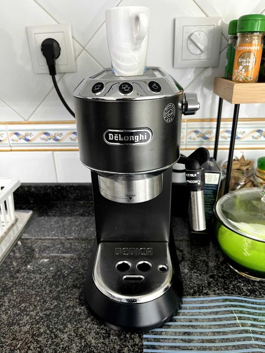 Máquina de Café DELONGHI EC 695.M 15 bar Café moído (com pouco uso) + Acessórios