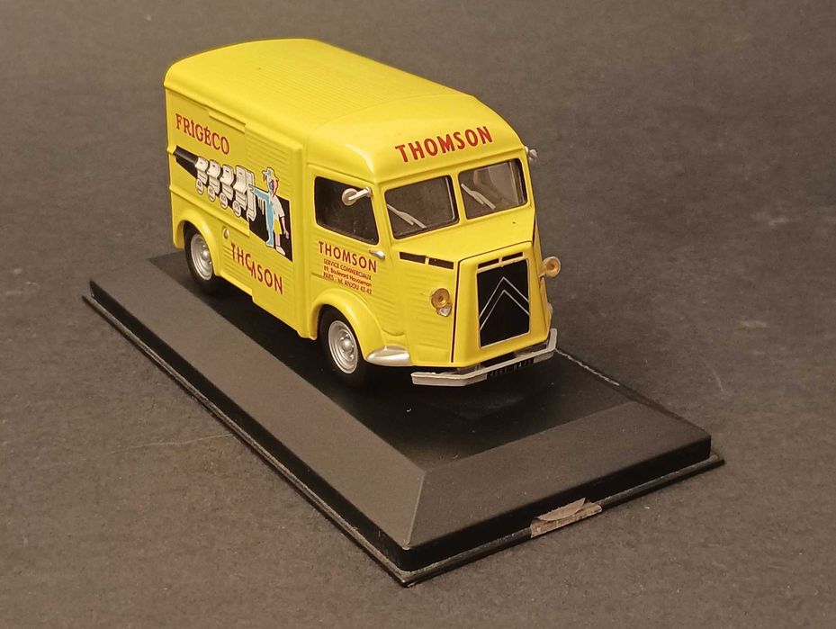 Miniatura Citroen Type H com tampa acrílica 1.43