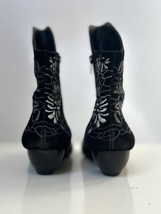 Botki haftowane Think! haft witch wednesday goth lolita kwiaty