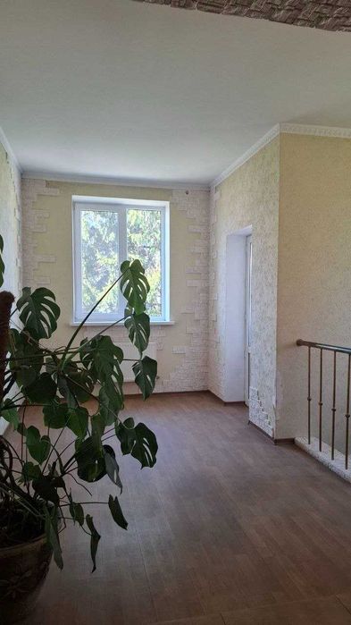 Добротний будинок  для великої сімЇ  з повним пакетом документів р-н Вузовський.