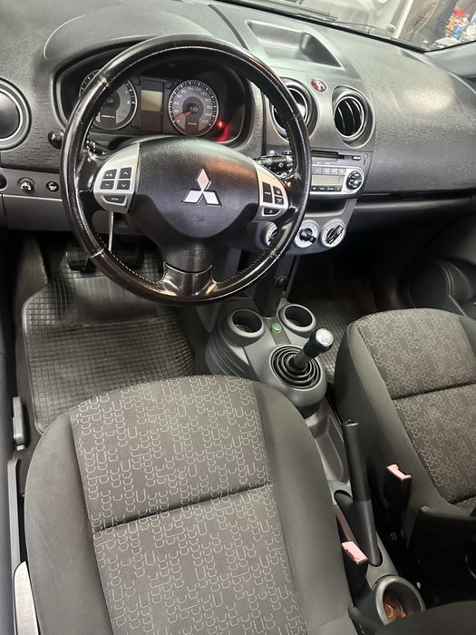 Mitsubishi colt 1.3 Cleartec,castanho em muito bom estado.