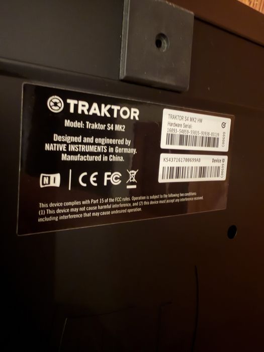 Controladora DJ Traktor Kontrol S4 MK2 + Acessórios – Excelente Estado