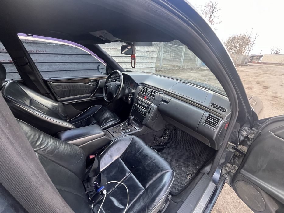 Мерседес Бенз 210