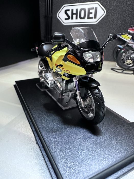 Miniatura BMW R1100S Escala 1/24 made by IXO