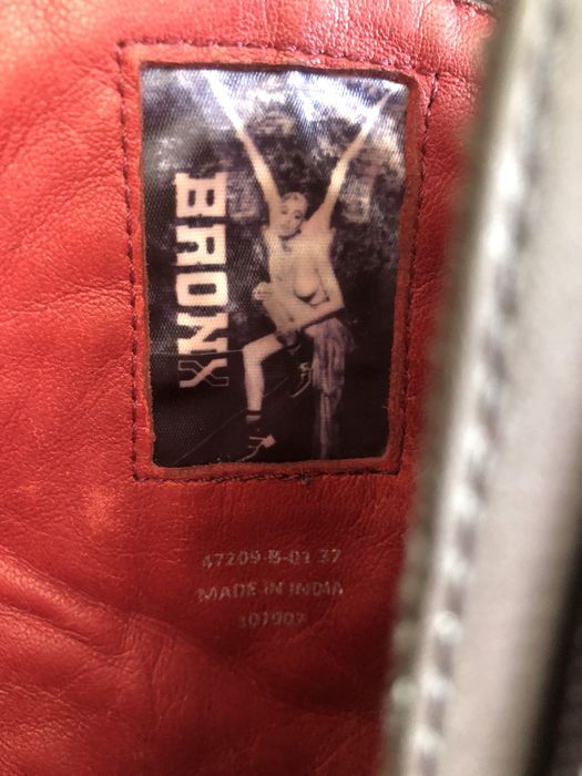 Ботинки казаки Bronx с натуральной кожи