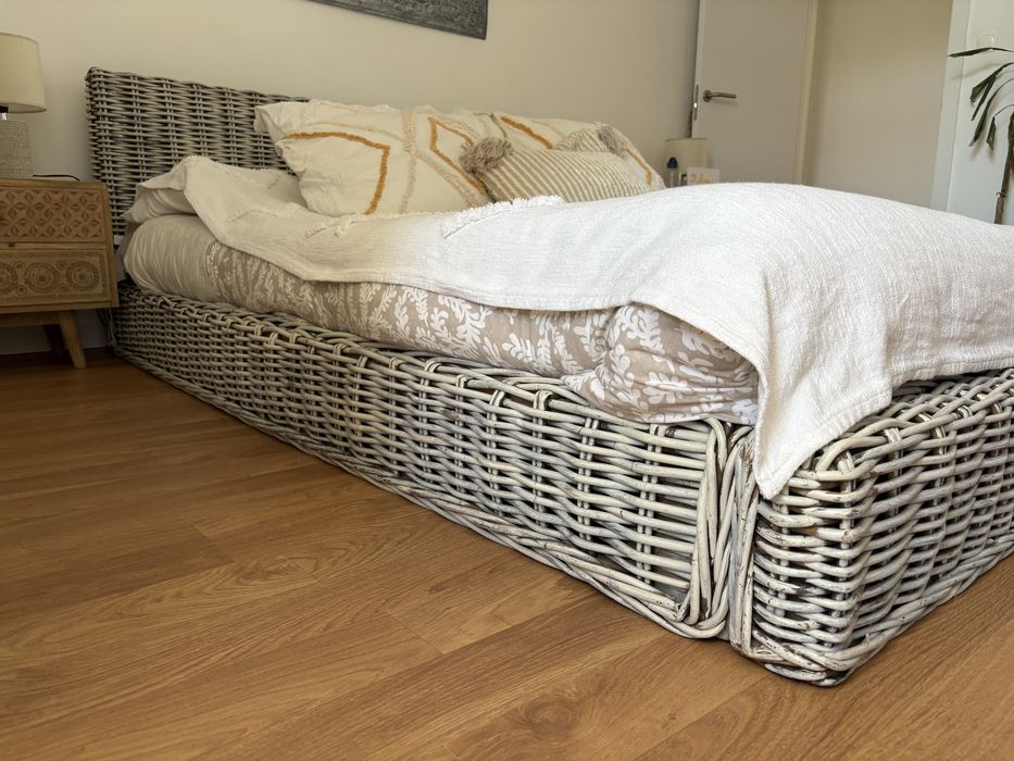 Cama de casal em verga branco pintado decape