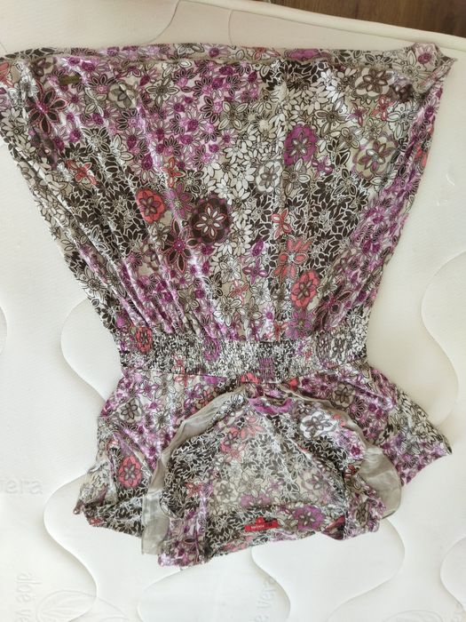 Túnica floral da Lion of Porshes