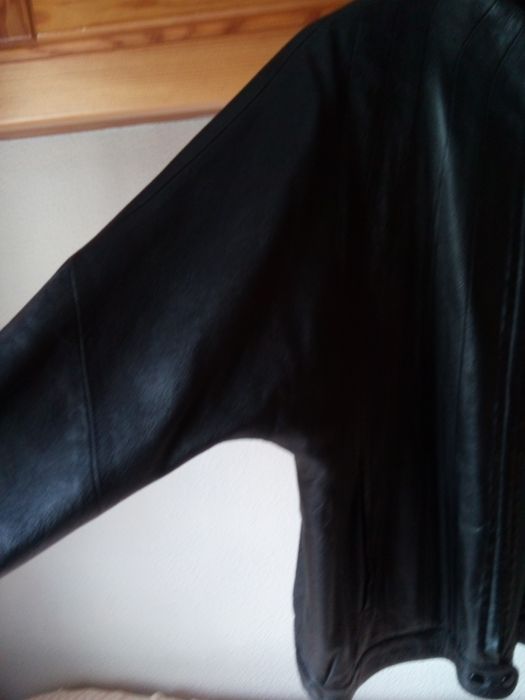 Blusão para homem ou mulher em pele genuína cor preta