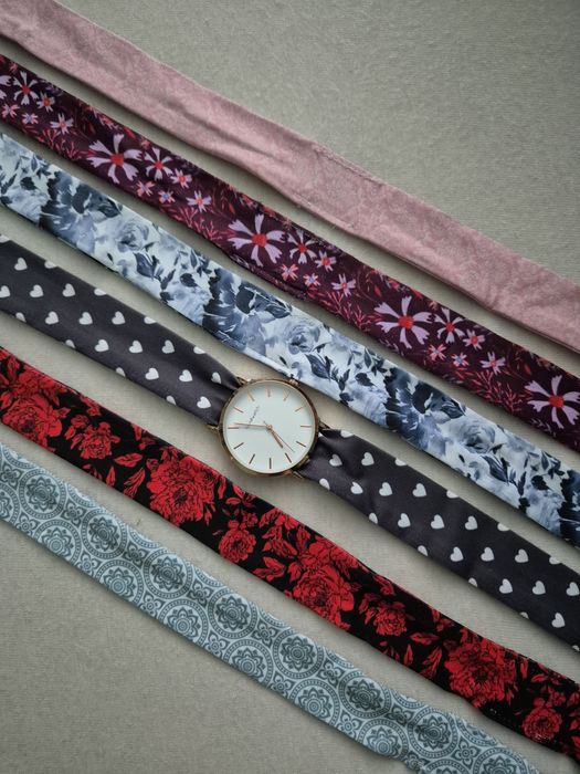Wiązany zegarek marki Bandwatch z paskami