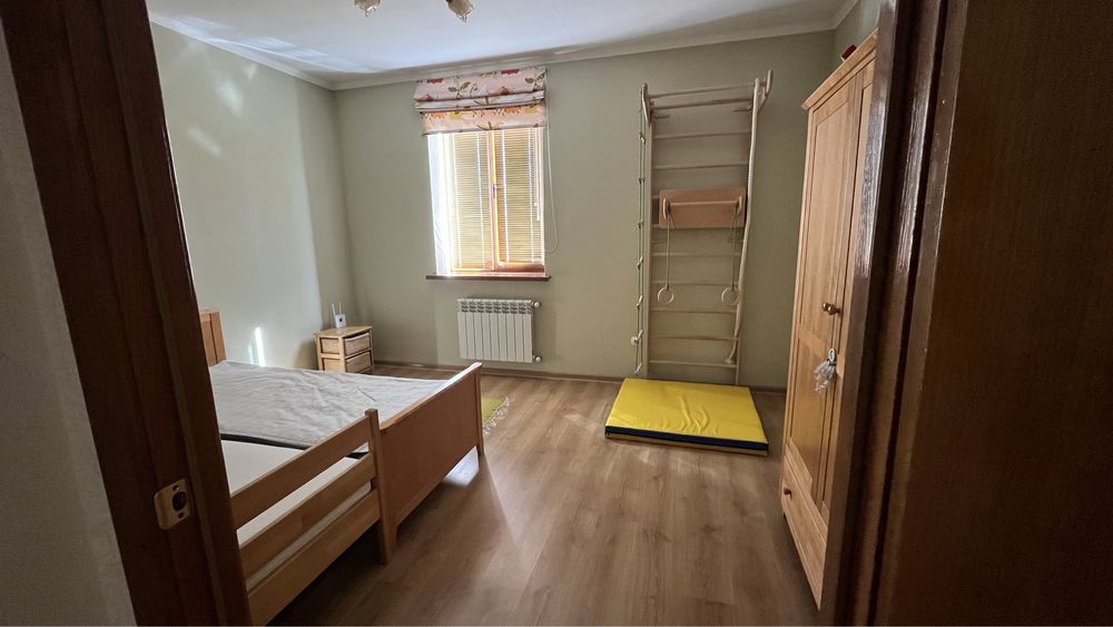 Будинок на березі річки