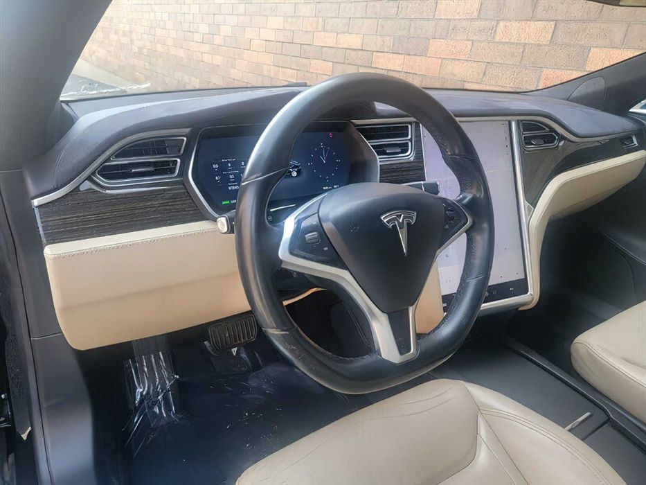 Tesla Model S      2015