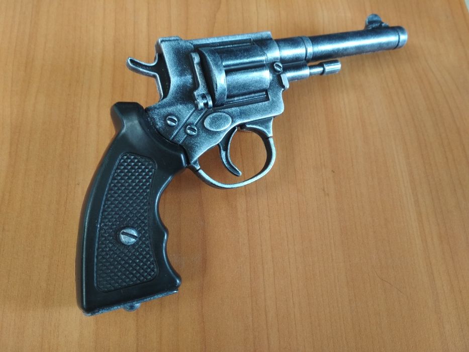Игровой Наган детский из пластика.