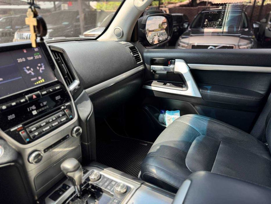 Toyota Land Cruiser 200