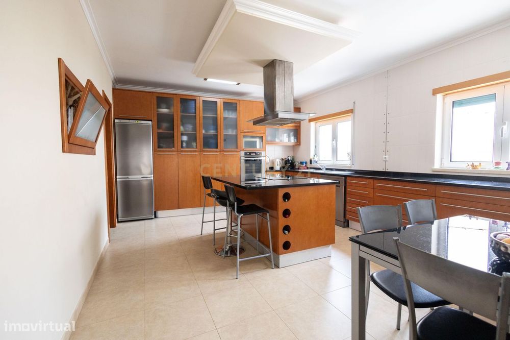 Moradia T3 com escritório, sótão, garagem e quintal – Paialvo, Tomar