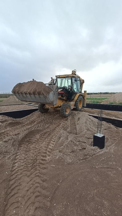 Usługi koparko-ładowarką CAT | ZIEMIA ŻWIR PIASEK POSPÓŁKA