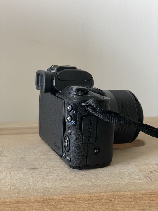 Máquina Fotográfica CANON EOS M50 Mark II + EF-M 15-45 (APS-C)