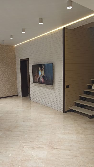 Продаж будинок ,10 сот землі, єВІДНОВЛЕННЯ