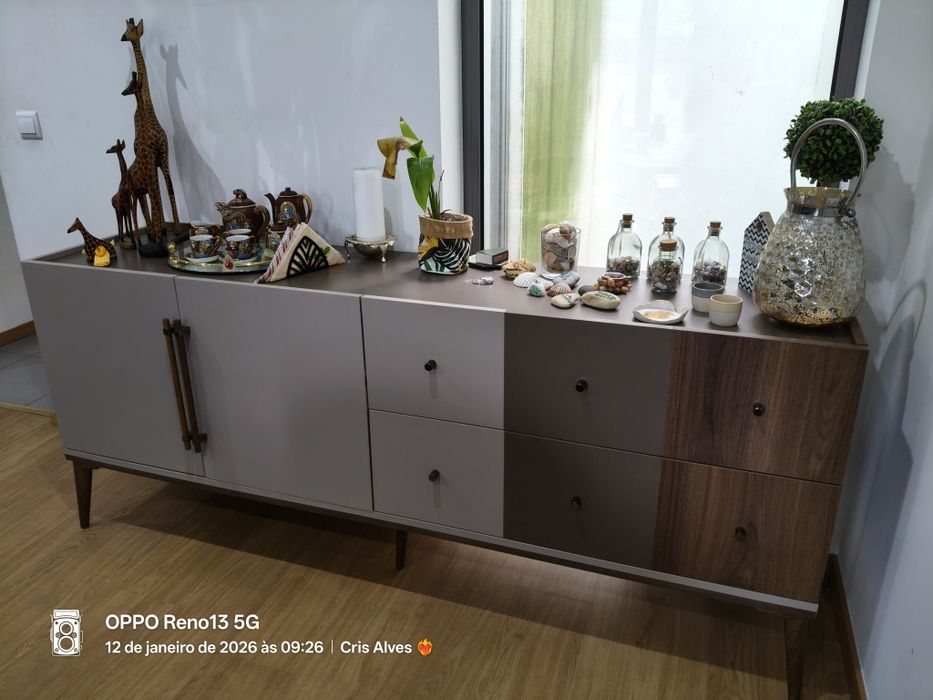 Belíssimo aparador NOVO.