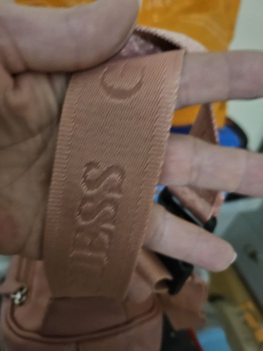 Torebka nerka damska Guess