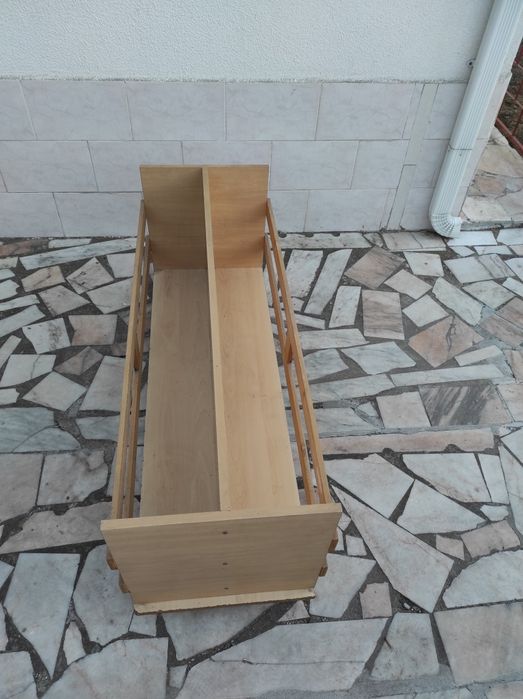 Estante e estante com rodinhas para revista e livros cada