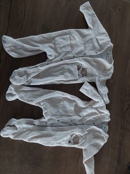 Zestaw ciuchów identycznych dla bliźniaków niemowlęce