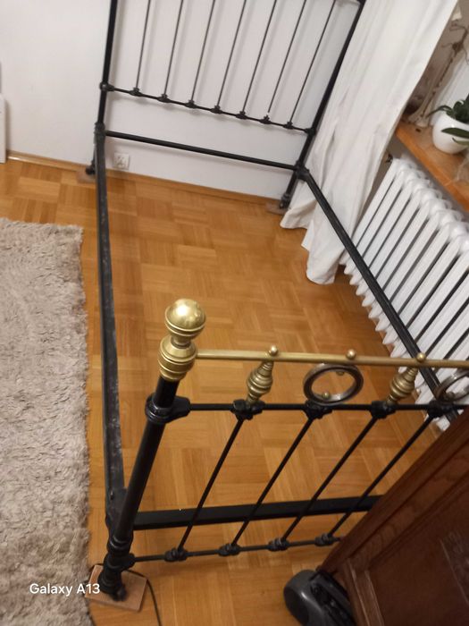 Stare Francuskie łóżko