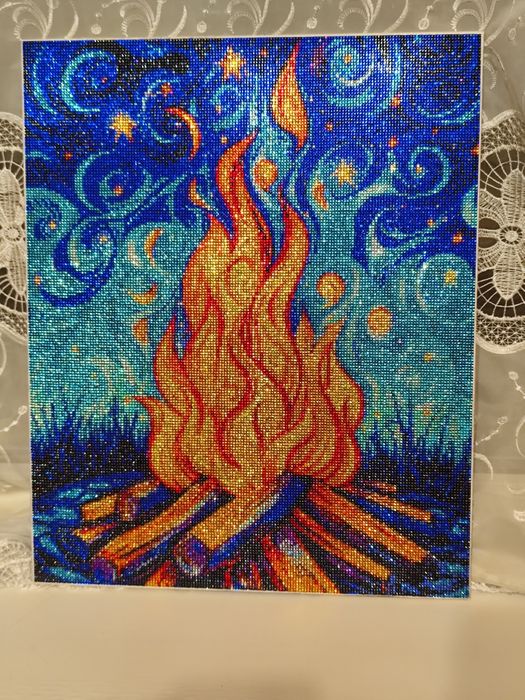Картина викладена алмазами.