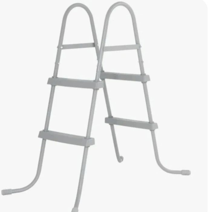 Piscina tubular e escada