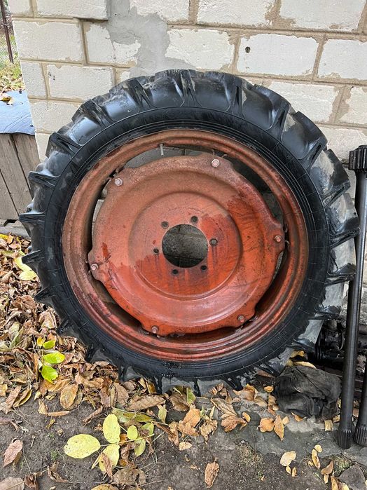 Колесо на трактор т 25 або сівалки СЗ 3,6