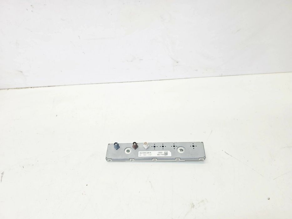 WZMACNIACZ ANTENOWY AUDI Q7 4L 4L0035225K