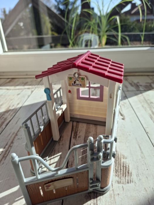 Boks dla konia Schleich + 11 płotków