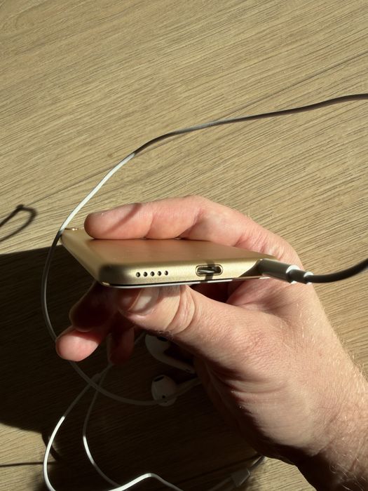 iPod 6th gen 32 gb ze słuchawkami
