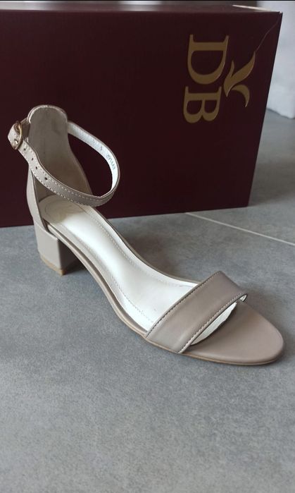 Босоніжки жіночі