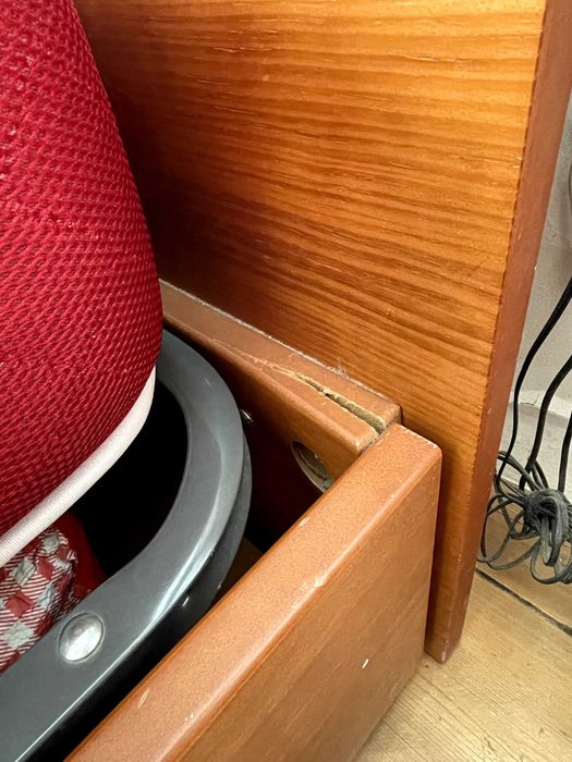 Cama corpo e meio em madeira com cómoda