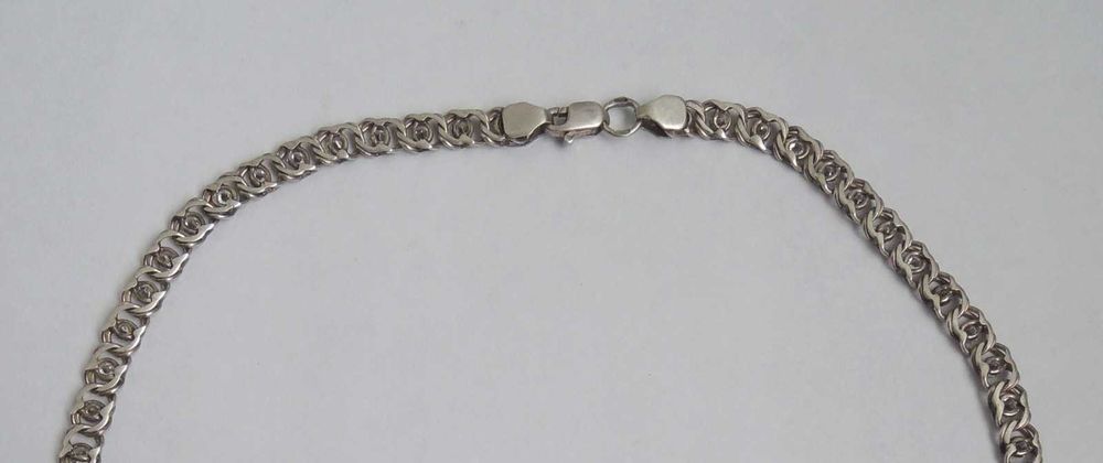 Срібний жіночий ланцюжок, кольє з фіанітами.