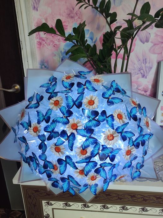 Букет з метеликів, ромашок / Квіти на подарунок, Бабочки, сюрприз