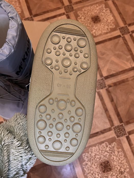 Луноходи-снігоходи мунбути теплі зимові високі чоботи срібного кольору