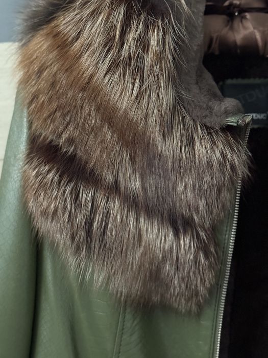 Жіноча шкіряна куртка (натуральне хутро)