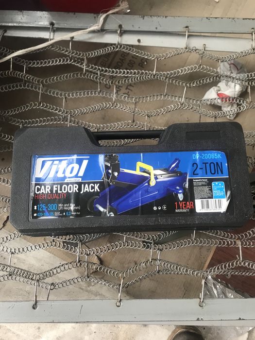 Домкрат Vitol новий