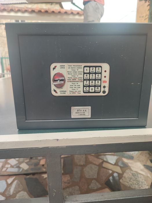 Cofre pequeno em excelente estado