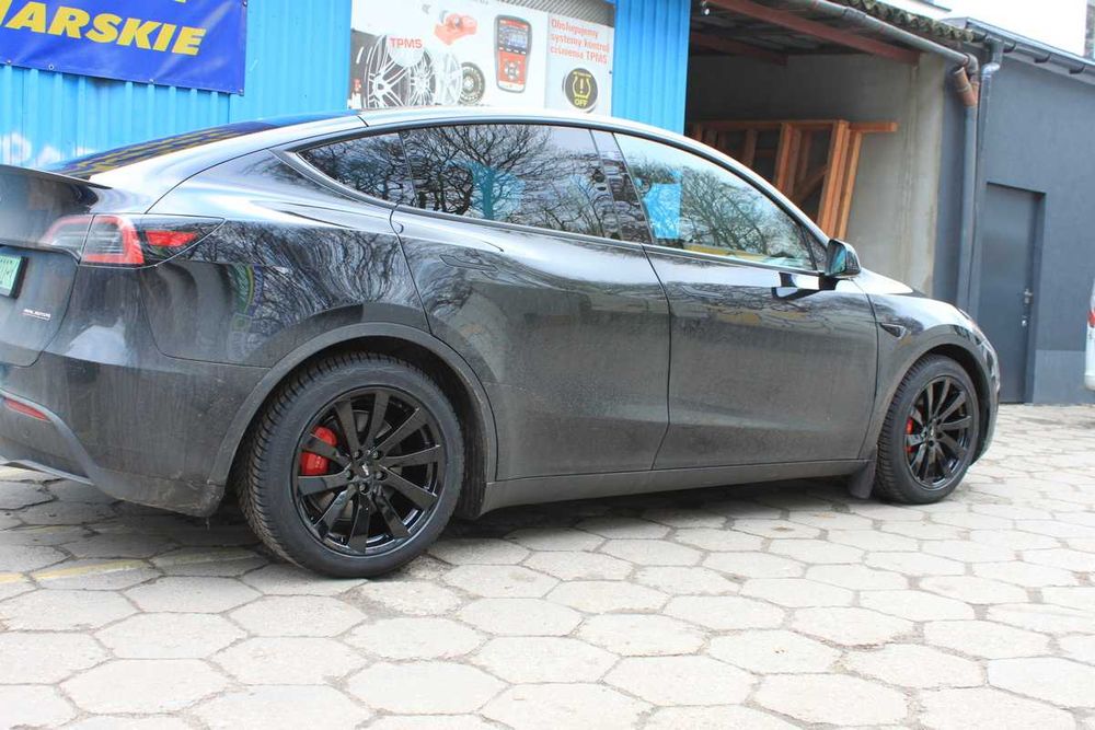 TESLA Y Nowa 2025r KOŁA ZIMOWE Czarne + Vredestein Pro+ Winter NOWOŚĆ
